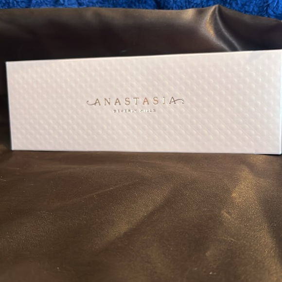 Anastasia All-in-One Palette PRIMROSE FOR FACE AND EYES - Picture 4 of 4